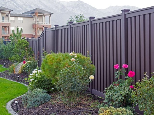 https://fencefranchise.superiorfenceandrail.com/wp-content/uploads/2025/05/Woodland-Brown-_3-640x480.jpg