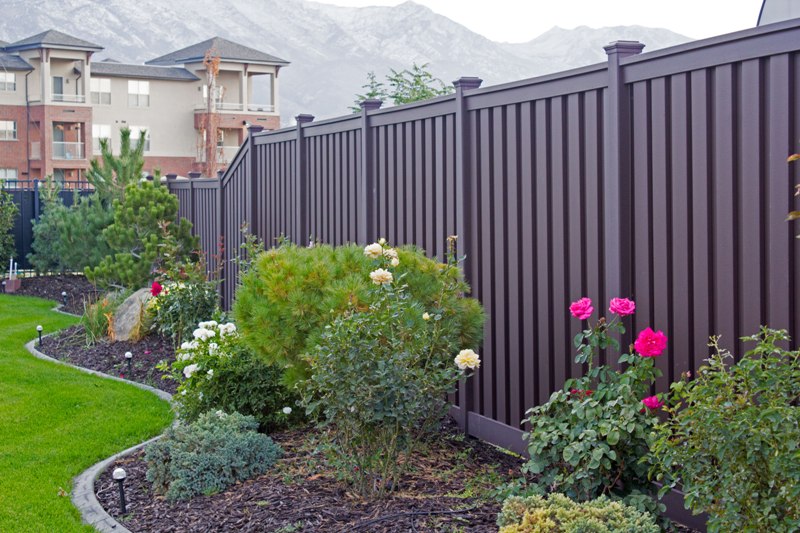 https://fencefranchise.superiorfenceandrail.com/wp-content/uploads/2025/05/Woodland-Brown-_3.jpg